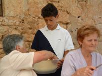 Repartiendo el meln.